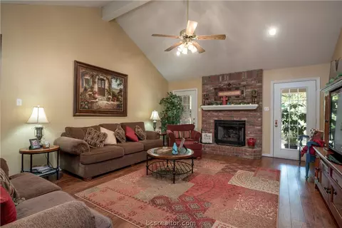4100 Chamberlain Cir, Bryan, TX 77802 photo 3