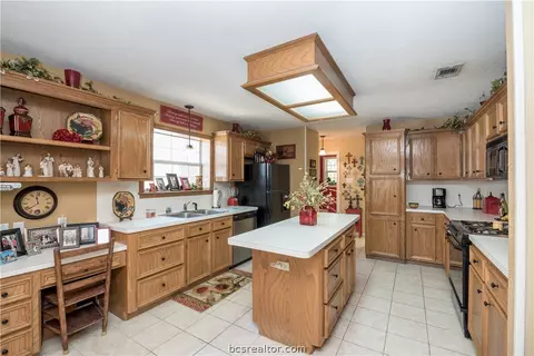 4100 Chamberlain Cir, Bryan, TX 77802 photo 8