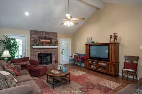 4100 Chamberlain Cir, Bryan, TX 77802 photo 5