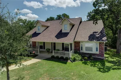 4100 Chamberlain Cir, Bryan, TX 77802 photo 2