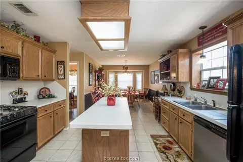 4100 Chamberlain Cir, Bryan, TX 77802 photo 9