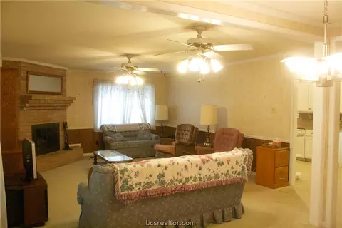 208 E 15th St, Cameron, TX 76520 photo 5