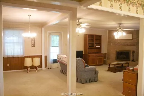 208 E 15th St, Cameron, TX 76520 photo 4