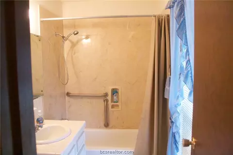 208 E 15th St, Cameron, TX 76520 photo 12