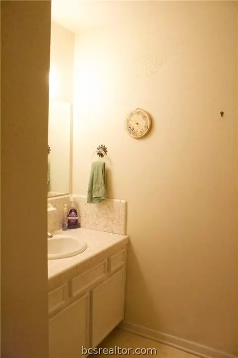 208 E 15th St, Cameron, TX 76520 photo 7