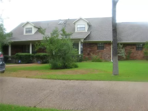 4717 Williamsburg Dr, Bryan, TX 77802 photo 2