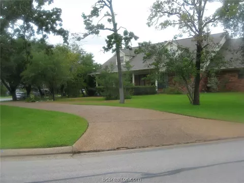 4717 Williamsburg Dr, Bryan, TX 77802 photo 5