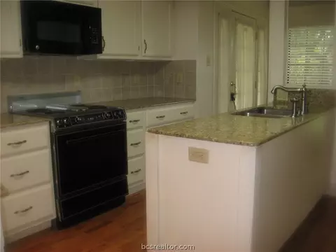 4717 Williamsburg Dr, Bryan, TX 77802 photo 9