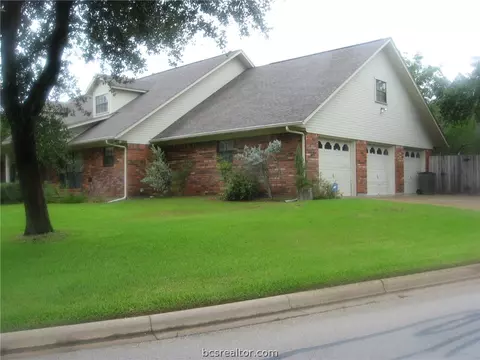 4717 Williamsburg Dr, Bryan, TX 77802 photo 4