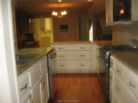 4717 Williamsburg Dr, Bryan, TX 77802 photo 7