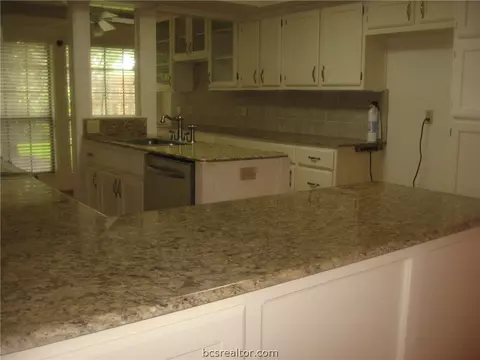 4717 Williamsburg Dr, Bryan, TX 77802 photo 10