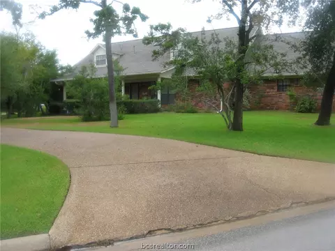 4717 Williamsburg Dr, Bryan, TX 77802 photo 3