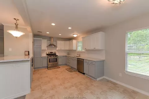 1113 E 27th St, Bryan, TX 77803 photo 10