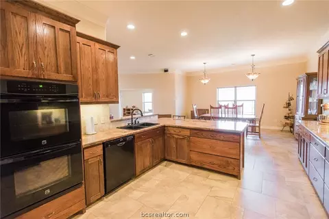 2913 Ascot Ct, Bryan, TX 77808 photo 10