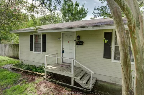 721 E 27th St, Bryan, TX 77803 photo 3