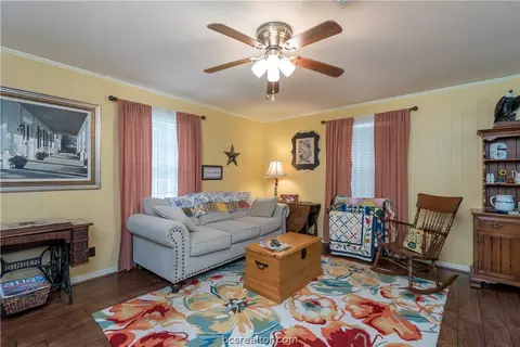 721 E 27th St, Bryan, TX 77803 photo 4