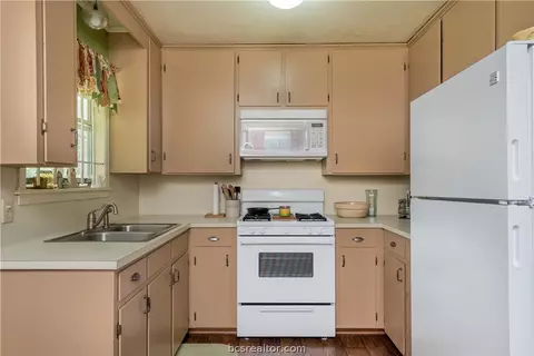 721 E 27th St, Bryan, TX 77803 photo 9