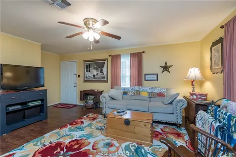 721 E 27th St, Bryan, TX 77803 photo 5