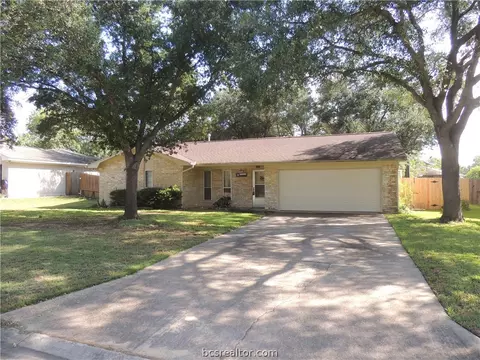 2809 Hillside Dr, Bryan, TX 77802 photo 1