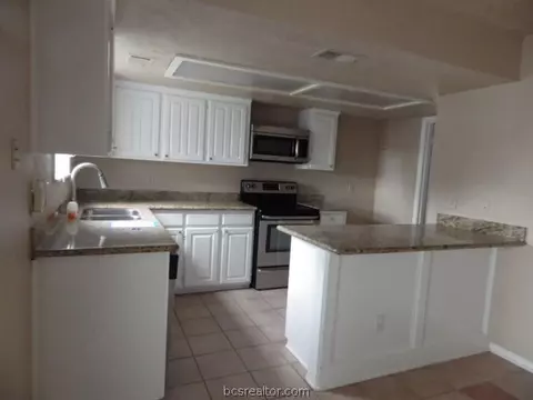 2319 Windsor Dr, Bryan, TX 77802 photo 4