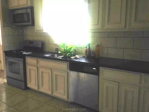 5880 Benchley Dr, Bryan, TX 77807 photo 7