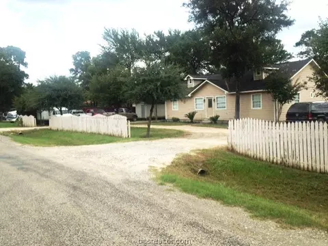 5880 Benchley Dr, Bryan, TX 77807 photo 2