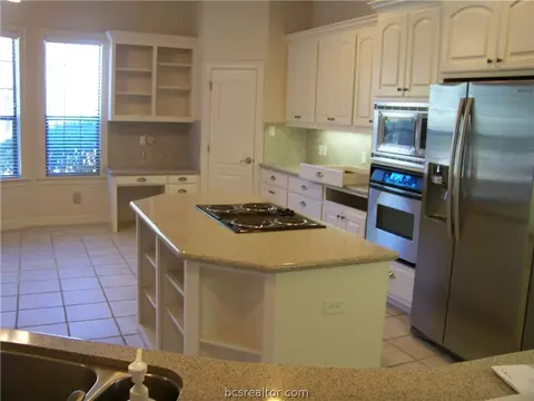 5002 Fairfield Ct, Bryan, TX 77802 photo 9