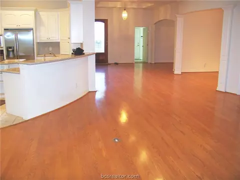 5002 Fairfield Ct, Bryan, TX 77802 photo 4
