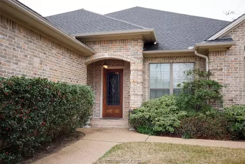 5002 Fairfield Ct, Bryan, TX 77802 photo 2