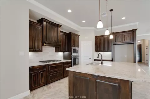 3528 Foxcroft Path, Bryan, TX 77808 photo 9