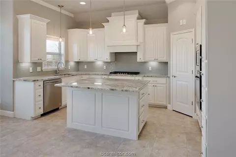 3529 Foxcroft Path, Bryan, TX 77808 photo 8