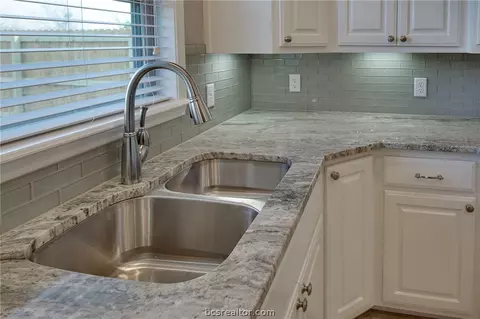 3529 Foxcroft Path, Bryan, TX 77808 photo 11