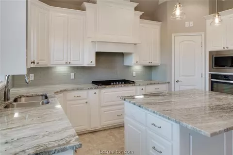 3529 Foxcroft Path, Bryan, TX 77808 photo 10