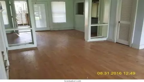 900 E 32nd St, Bryan, TX 77803 photo 3