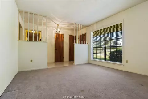 3614 Windridge Dr, Bryan, TX 77802 photo 2