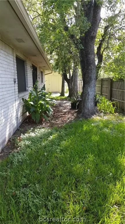 2902 Willhelm Dr, Bryan, TX 77803 photo 2