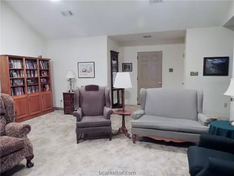 3605 Brighton Dr, Bryan, TX 77802 photo 2