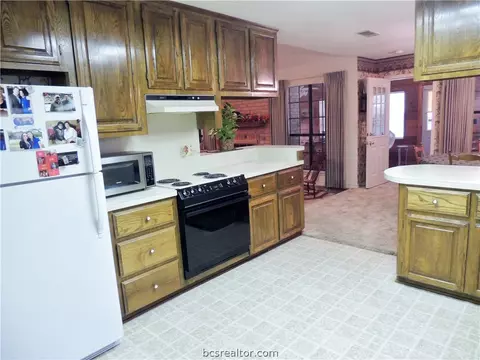 3605 Brighton Dr, Bryan, TX 77802 photo 6