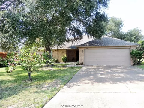 3605 Brighton Dr, Bryan, TX 77802 photo 1