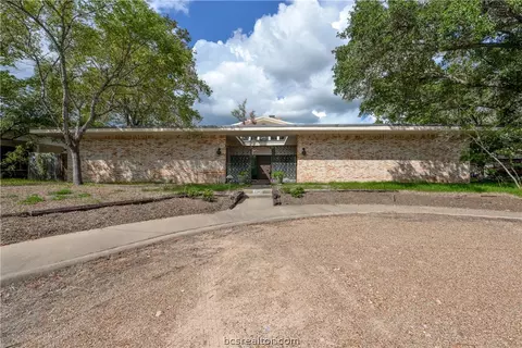 2203 Sharon Dr, Bryan, TX 77802 photo 1