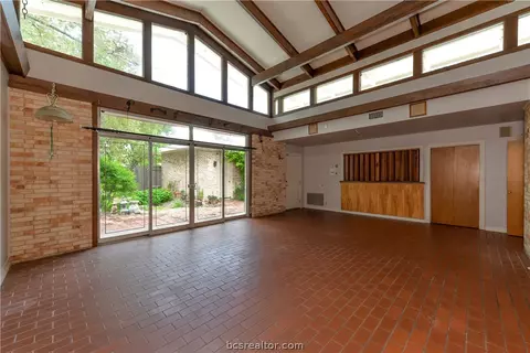 2203 Sharon Dr, Bryan, TX 77802 photo 9