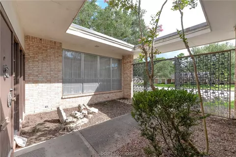2203 Sharon Dr, Bryan, TX 77802 photo 3