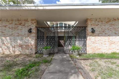 2203 Sharon Dr, Bryan, TX 77802 photo 2