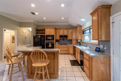 2308 Bastrop Cir, Bryan, TX 77808 photo 5