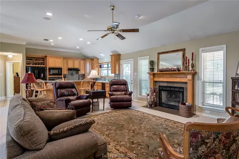 2308 Bastrop Cir, Bryan, TX 77808 photo 3