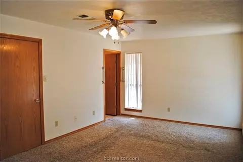 3010 Broadmoor Dr, Bryan, TX 77802 photo 6
