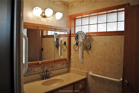 3010 Broadmoor Dr, Bryan, TX 77802 photo 3