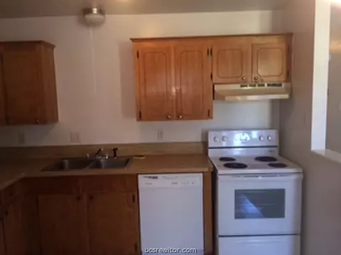 2201 Young Pl, Bryan, TX 77807 photo 3