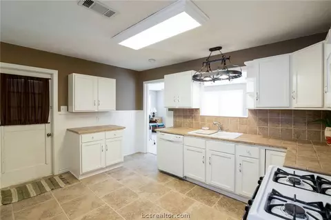 115 Pleasant St, Bryan, TX 77801 photo 9