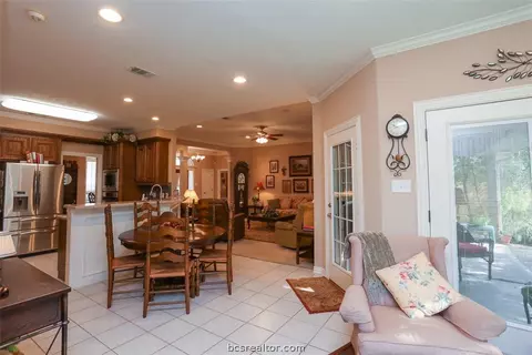 3810 Park Hampton Dr, Bryan, TX 77802 photo 8